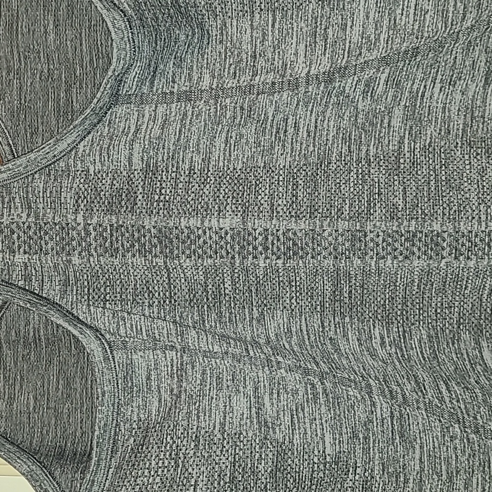 Lululemon Atletica Active Top, Color Gray, Size 6 🙂🙂🤩🤩 - Picture 9 of 11